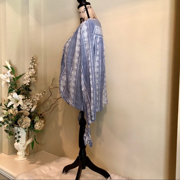 ~Vintage Havana~ lace-up printed tie cuff blouse. - Picture 5 of 6